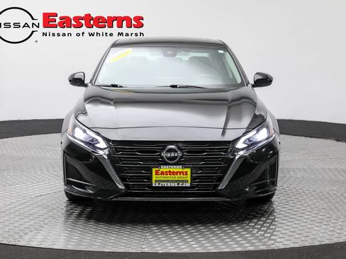 Used 2023 Nissan Altima 2.5 SV w/ SV Premium Package image 3
