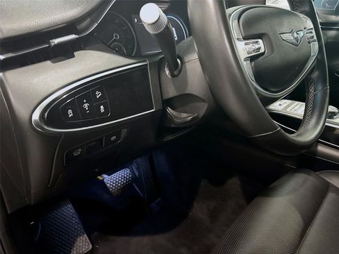 Used 2025 Genesis GV70 2.5T image 7