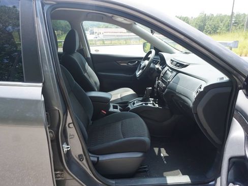 Used 2019 Nissan Rogue S w/ Special Edition Package FWD image 13