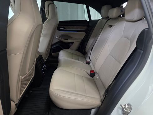 Certified 2025 Porsche Macan Electric image 21