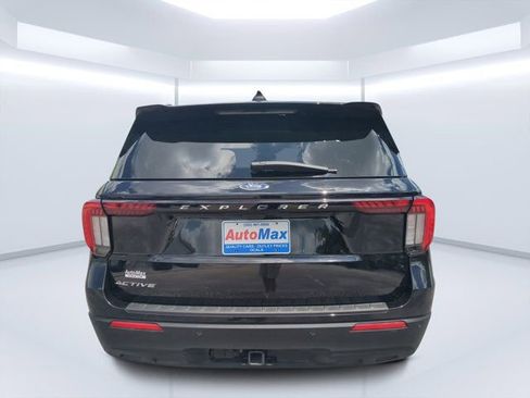 Used 2025 Ford Explorer Active RWD image 4
