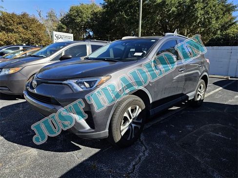 Used 2018 Toyota RAV4 LE image 1