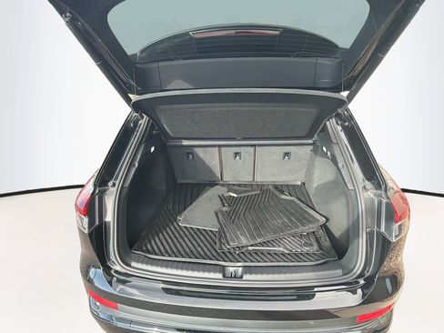 Used 2023 Audi Q4 e-tron Premium Plus AWD/4WD image 31