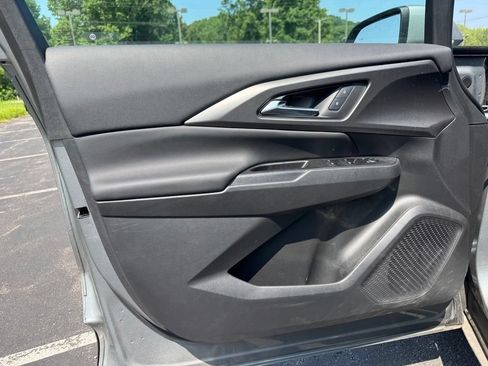 Used 2025 Chevrolet Equinox EV LT w/ Comfort Package FWD image 9