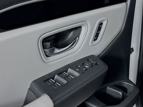 Used 2023 Honda Pilot Touring image 17