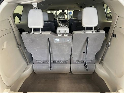 Used 2020 Chrysler Voyager Lxi w/ Cold Weather Group image 17