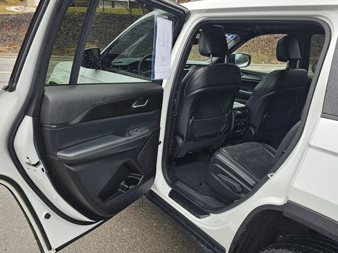 Used 2023 Jeep Grand Cherokee L Laredo image 23