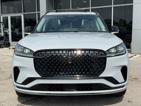 Used 2025 Lincoln Aviator Reserve w/ Equipment Group 201A AWD/4WD image 2