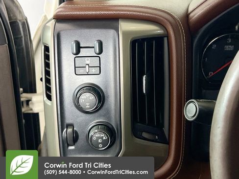 Used 2014 Chevrolet Silverado 1500 High Country image 19