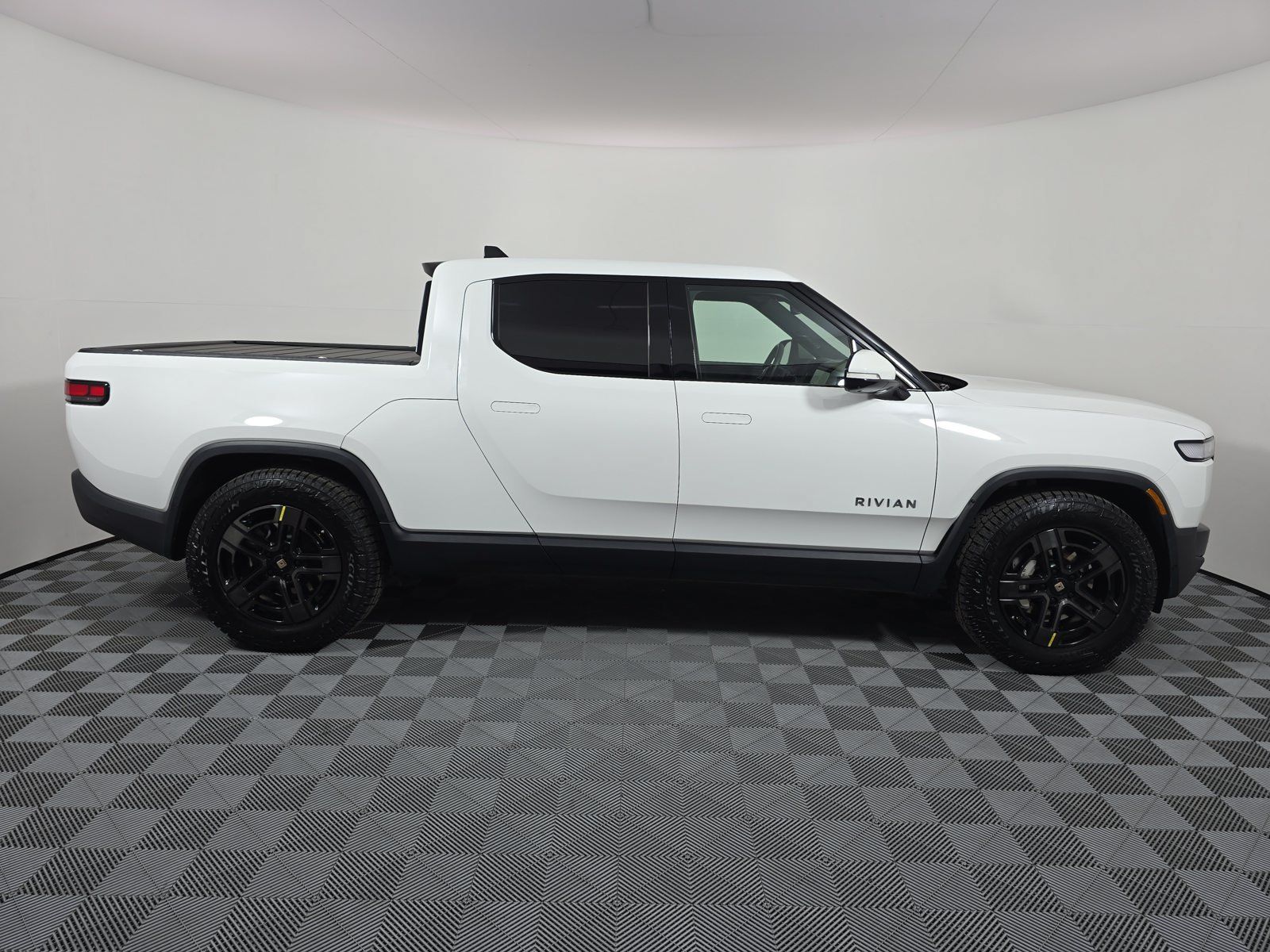 Used 2023 Rivian R1T Adventure Dual AWD/4WD image 6