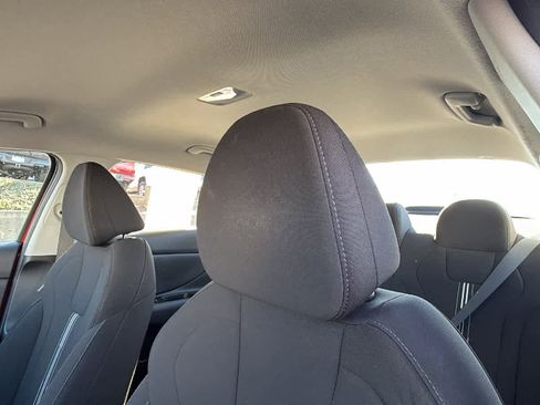 Used 2023 Hyundai Elantra SEL image 11