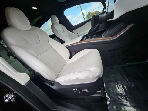 Used 2022 Tesla Model X image 58