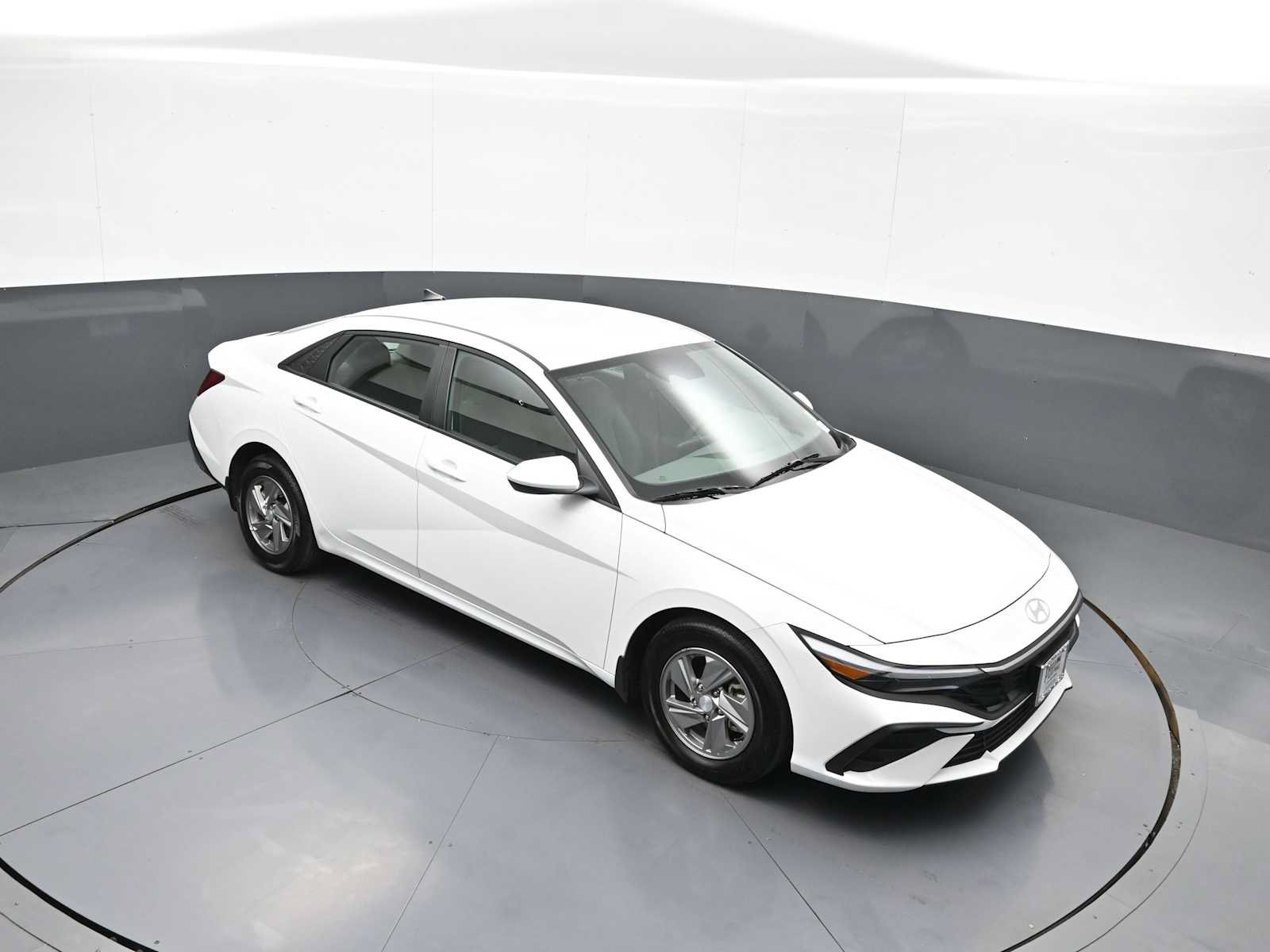 Used 2025 Hyundai Elantra SE FWD image 35