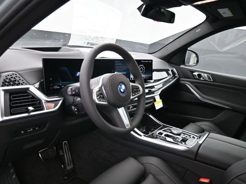 New 2026 BMW X5 xDrive50e image 11