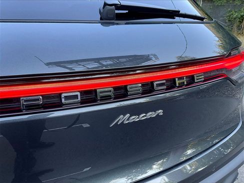 Certified 2025 Porsche Macan image 33