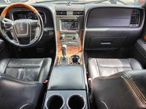 Used 2015 Lincoln Navigator 2WD image 7