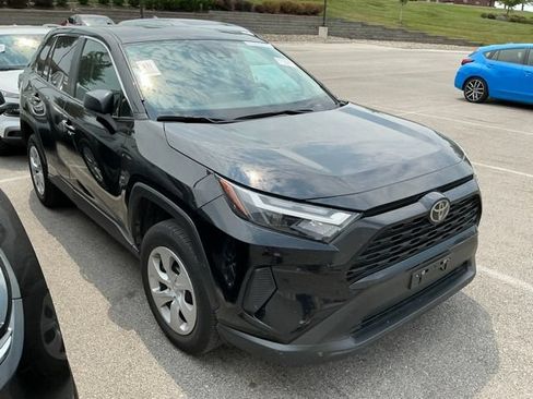 Used 2025 Toyota RAV4 LE AWD/4WD image 5
