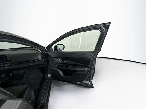 Used 2023 Nissan Ariya FWD image 32