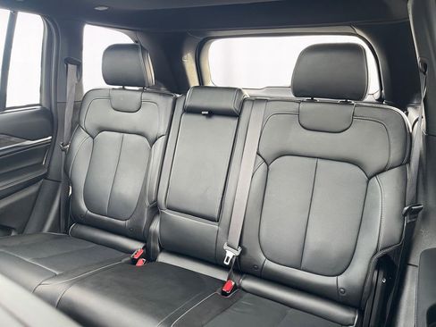 Used 2022 Jeep Grand Cherokee Overland w/ Luxury Tech Group IV image 13