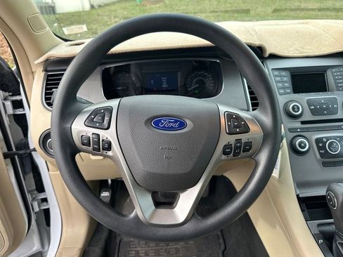 Used 2017 Ford Taurus SE image 13