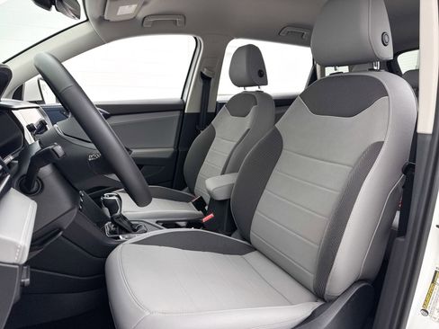 Used 2024 Volkswagen Taos SE image 16