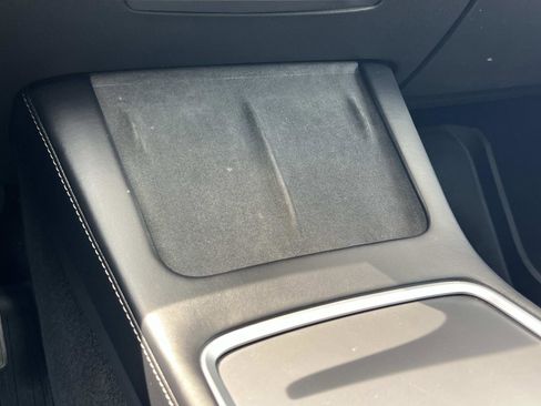 Used 2022 Tesla Model Y Long Range image 16