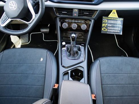 Used 2023 Volkswagen Taos SE image 16