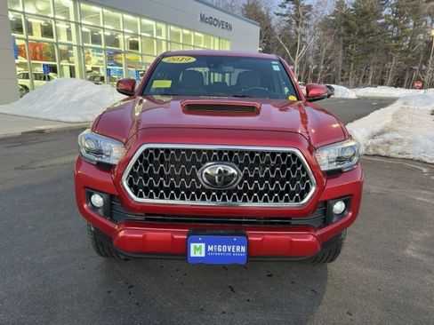 Used 2019 Toyota Tacoma TRD Sport image 2
