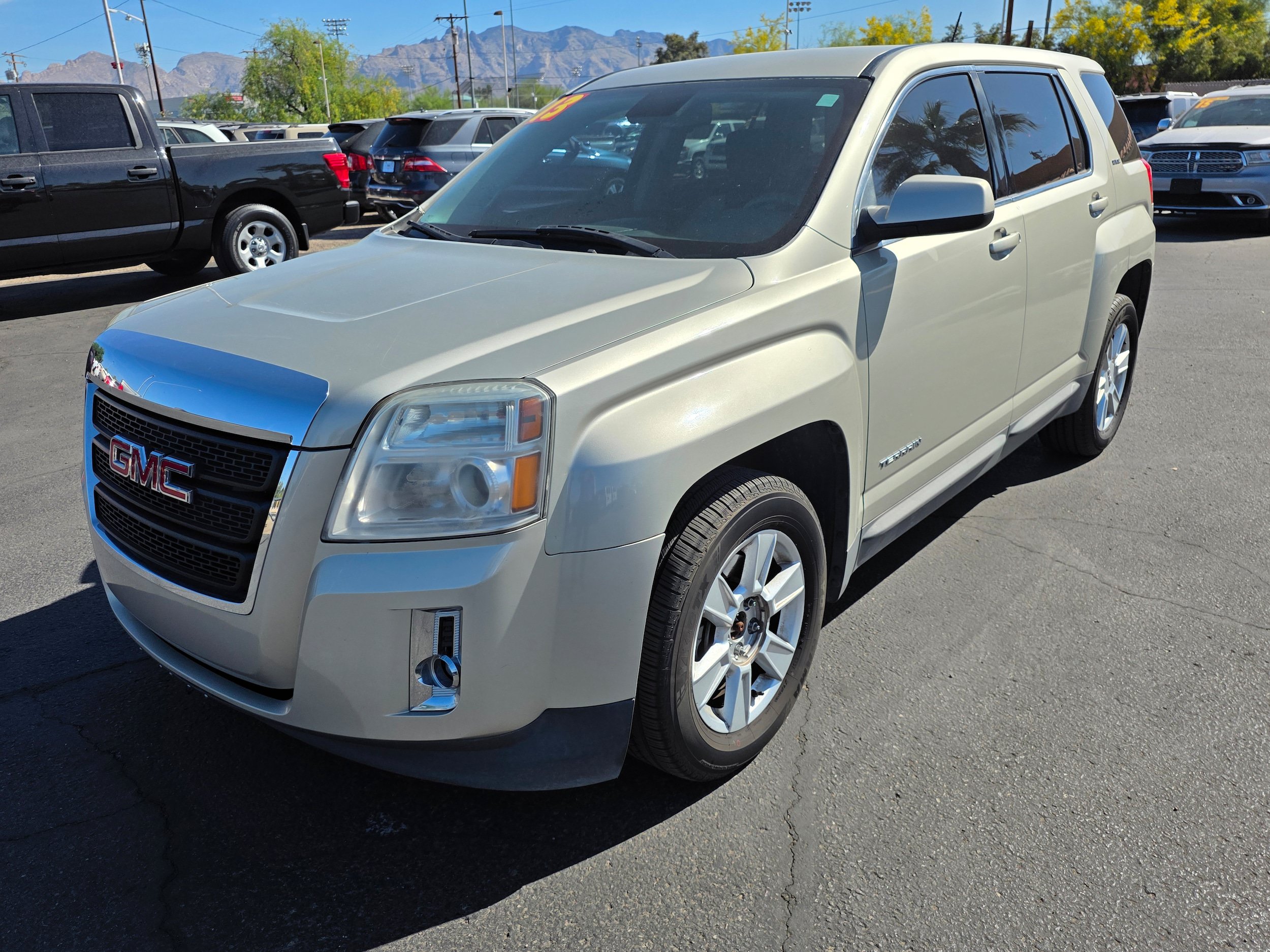 Used 2013 GMC Terrain SLE FWD image 1