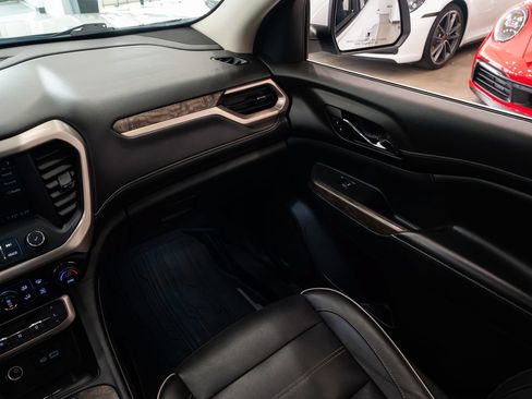 Used 2020 GMC Acadia Denali w/ Technology Package AWD/4WD image 11