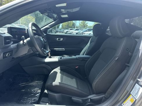 Used 2025 Ford Mustang Coupe RWD image 13