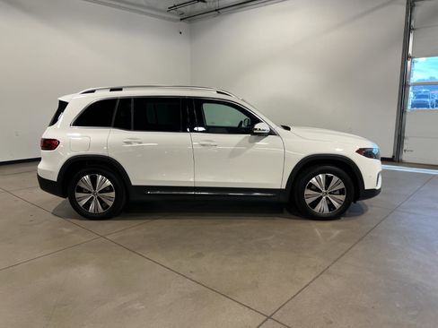 Used 2023 Mercedes-Benz EQB 300 4MATIC image 2