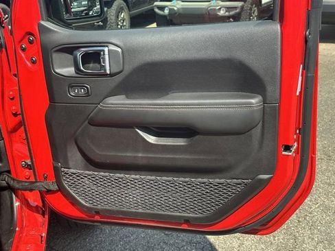 Certified 2025 Jeep Wrangler Unlimited Sahara w/ Safety Group AWD/4WD image 13