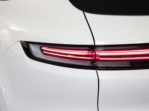 Certified 2025 Porsche Cayenne image 12