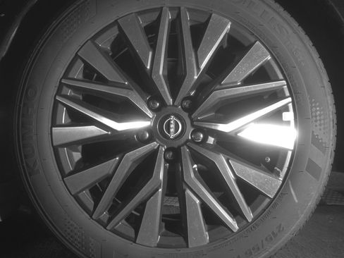 Used 2025 Nissan Altima 2.5 SV FWD image 14