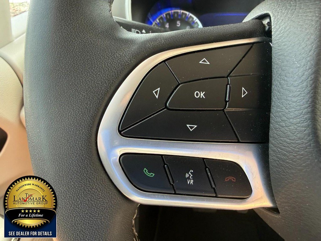 Used 2024 Chrysler Pacifica Touring-L FWD image 10