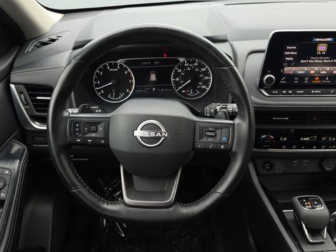Used 2025 Nissan Rogue SV FWD image 10