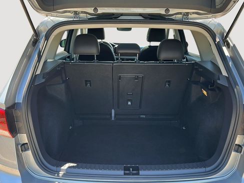 Used 2023 Volkswagen Taos SE w/ Panoramic Sunroof Package FWD image 15