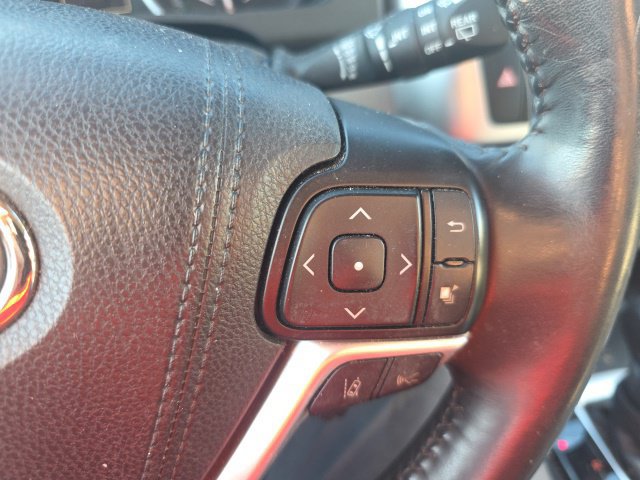Used 2018 Toyota Highlander XLE FWD image 17