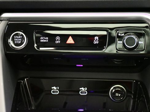 Used 2025 Audi Q5 Premium w/ Convenience Package image 27