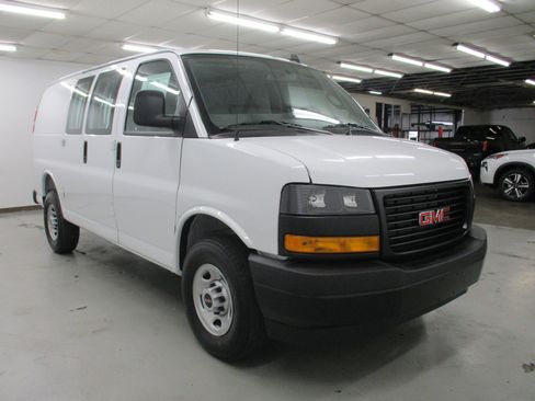 New 2025 GMC Savana 3500 image 8