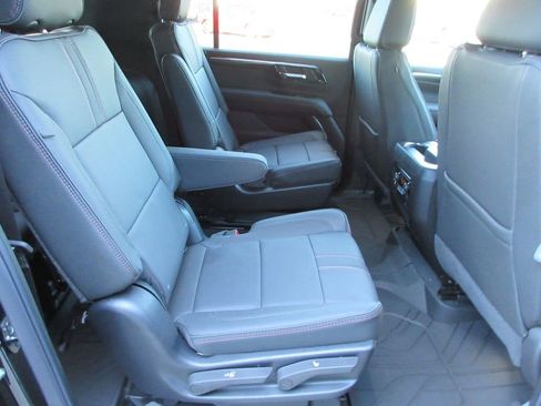 New 2026 Chevrolet Suburban RST w/ Comfort Package AWD/4WD image 19