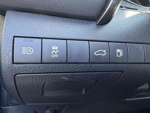 Used 2018 Toyota Camry LE image 28