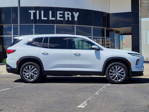 Used 2025 Buick Enclave Preferred AWD/4WD image 1