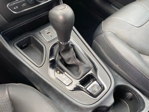 Used 2020 Jeep Cherokee Limited FWD image 22
