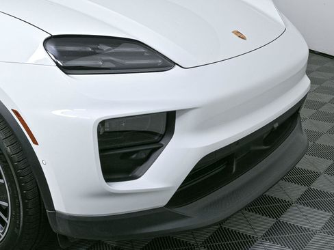 Certified 2024 Porsche Macan 4 Electric AWD/4WD image 37