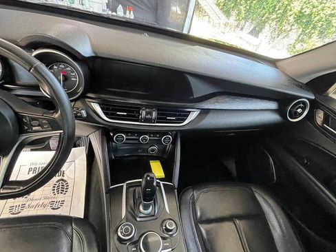 Used 2018 Alfa Romeo Stelvio AWD image 9