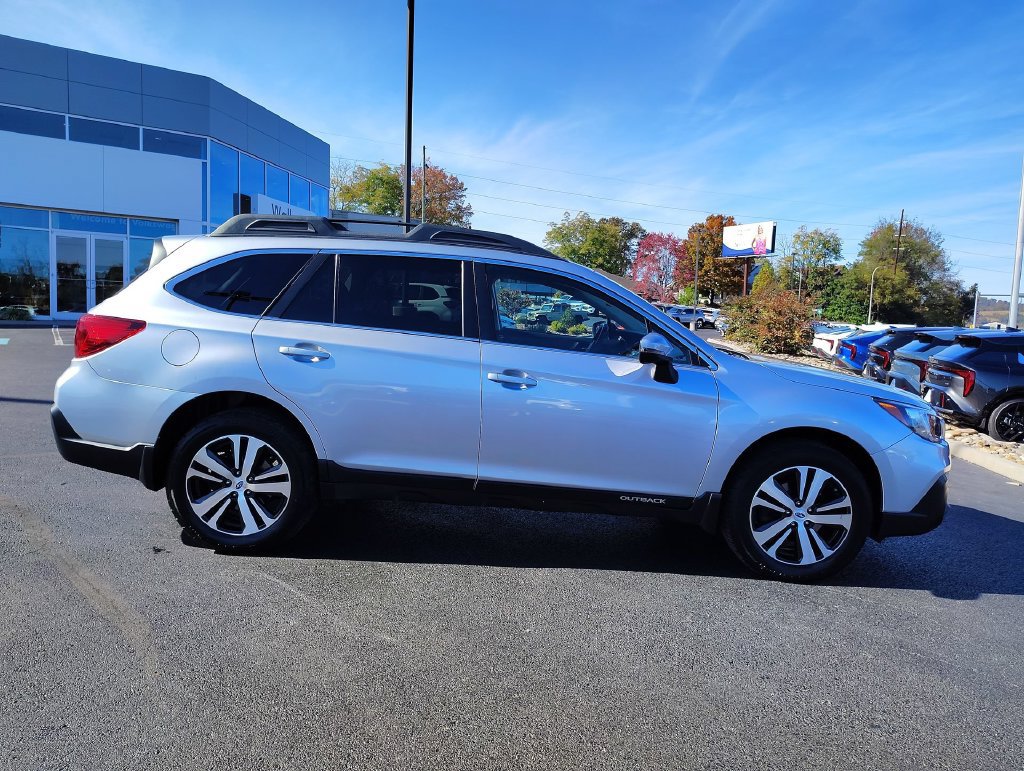 Used 2019 Subaru Outback 2.5i Limited AWD/4WD image 4