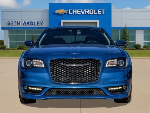 Used 2022 Chrysler 300 Touring L RWD image 2