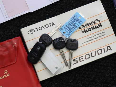 Used 2004 Toyota Sequoia SR5 image 39